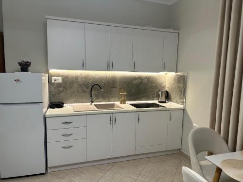 кухня, Boulevard Apartments Peshkopi in Пешкопия