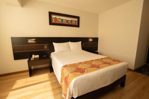 Hotel Britania Miraflores - Tap to explore photos