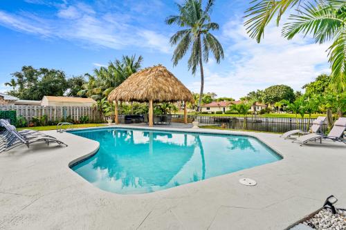 Waterfront Oasis, Heated Pool, MiniGolf, TikiHut – khách sạn tại Lake Worth