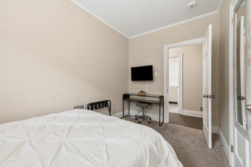 Private 3 Bdrm Apt Spacious And Convenient in Pittsburgh, USA
