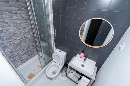 Studio apartment located central Lisbon - image 10