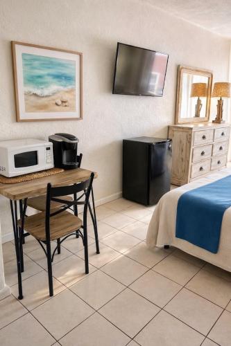 Beach Colony Motel - image 25