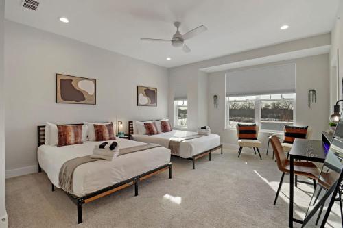 Perfect 4BR Townhouse with Parking & Pickleball Access in Warrenville (IL)