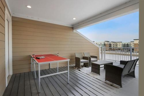 Perfect 4BR Townhouse with Parking & Pickleball Access in Warrenville (IL)