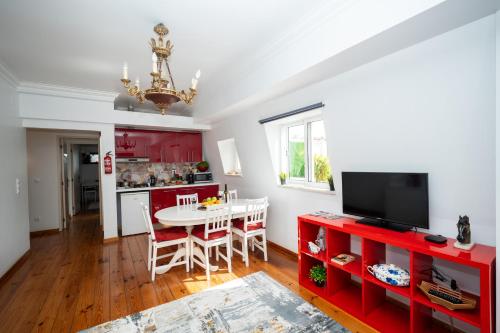 3 BEDROOM APARTMENT WITH TRRACE CENTRAL LISBON - image 3