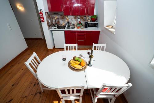 3 BEDROOM APARTMENT WITH TRRACE CENTRAL LISBON - image 11