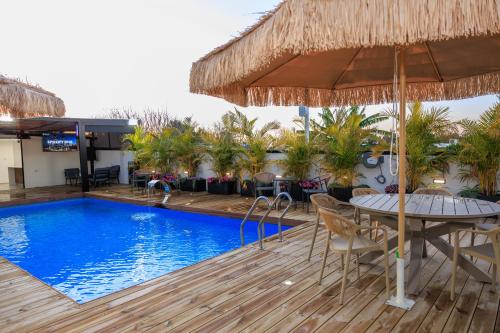 Beeri BaKfar - Private Pool Suite in 키리아트 가트