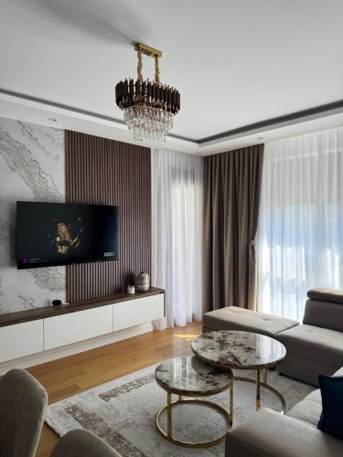 Moderan 80m2 apartman - 2 kupatila - terasa - blizu centra i plaze