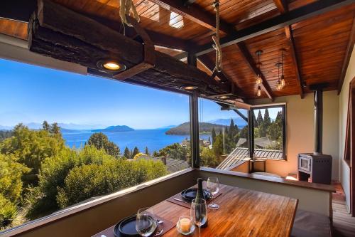 Maison des poissons - vue panoramique lac et montagne