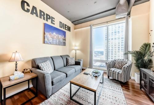 2 Full Beds, Rogers Place Downtown Central, Memorable 1 Bedroom Condo, Edmonton