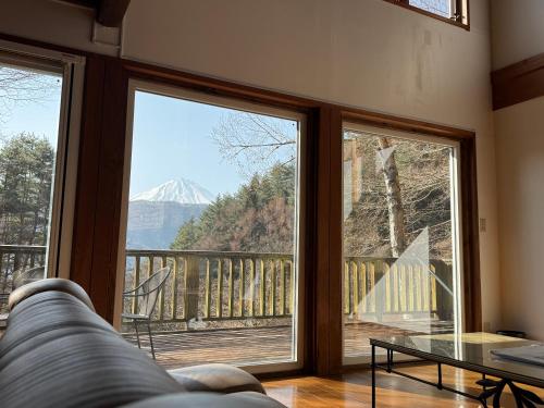 Cabin A MtFuji view, BBQ, lake Saiko 3mins, hammock, wood deck in Saiko Lake