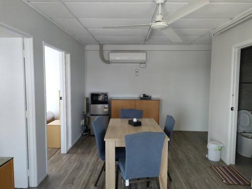 3 Double 4 Single and 2 Sofa Beds, Apartment1 in New Lynn