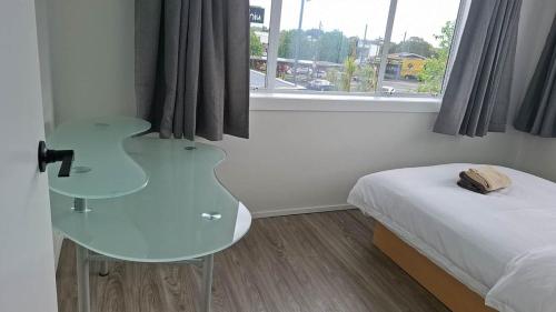 3 Double 4 Single and 2 Sofa Beds, Apartment1 in New Lynn