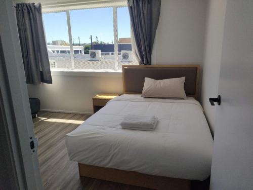 3 Double 4 Single and 2 Sofa Beds, Apartment1 in New Lynn