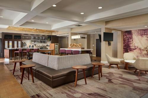 . Courtyard Newark Granville