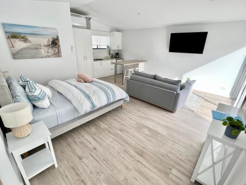Private Barwon Heads Cottage Walk to River in Barwon Heads