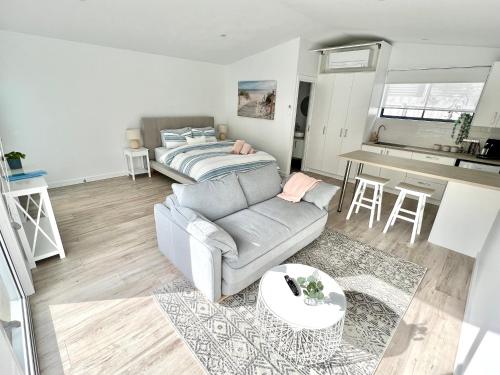 Private Barwon Heads Cottage Walk to River in Barwon Heads