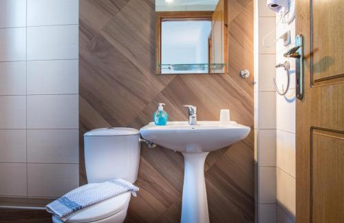 Jolandas House - image 7