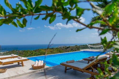 Infinity Villa with Pool, BBQ and Ping-Pong Table, 1km from the beach