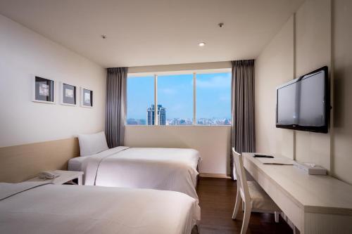 room detail thumbnail 1