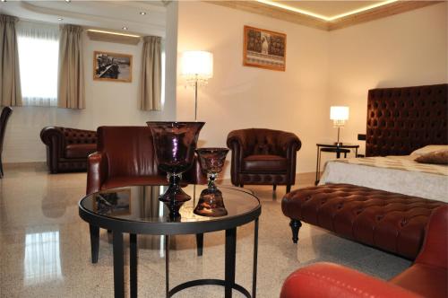 Suite, executive