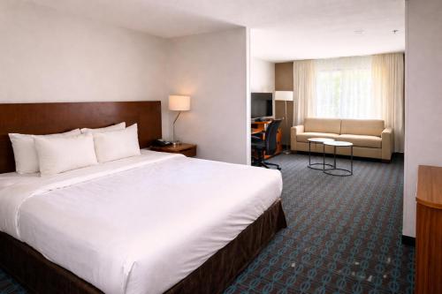 Comfort Inn & Suites Texas City I-45 - image 11
