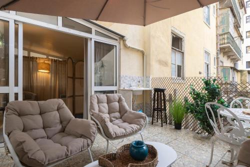 Cozy 3BR Near Av Liberdade Sleeps 8 Patio - main image