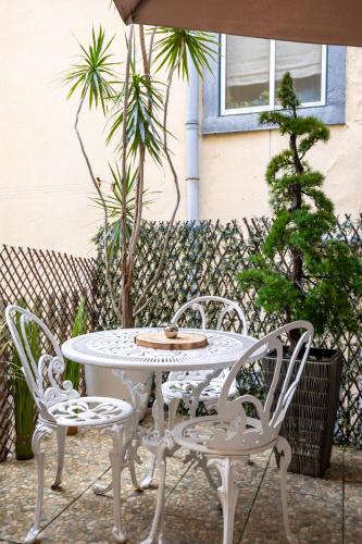 Cozy 3BR Near Av Liberdade Sleeps 8 Patio - image 3