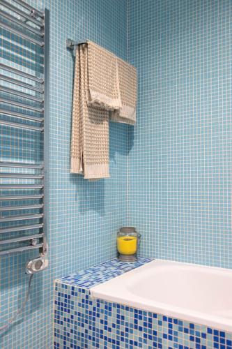 Cozy 3BR Near Av Liberdade Sleeps 8 Patio - image 2