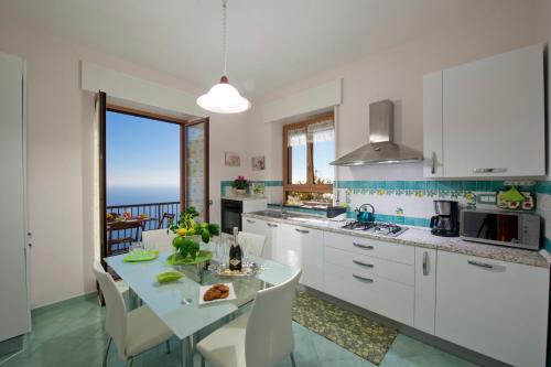 Large Two-Bedroom Apartment with Balcony and Sea View