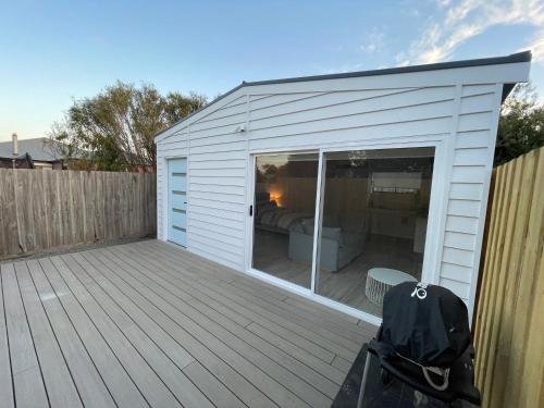 Private Barwon Heads Cottage Walk to River in Barwon Heads