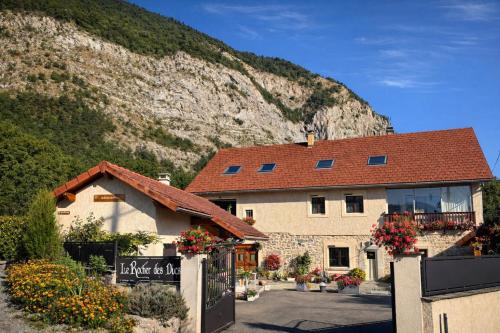 A szálláshely kívülről, Le Rocher des Ducs, appartement, cour privative, abris voiture in Le Glaizil