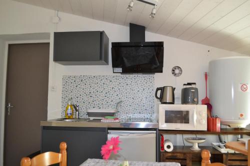studio independant dans maison a la campagne - Orbeil