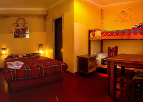 1 double bed, 2 twin beds