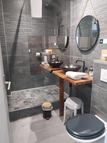 Logis Hôtel Restaurant Les Capucins (Logis Hotel Restaurant Les Capucins) in 阿瓦隆