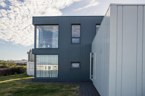 Cosy modern apartment in Kopavogur – khách sạn tại Vatnsendi