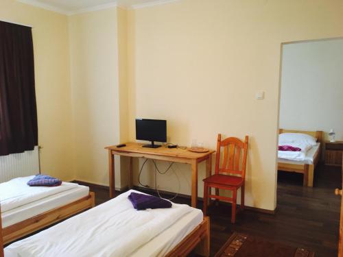 2 twin beds