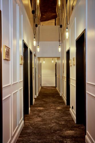 Sir Savigny Hotel - image 10
