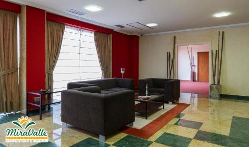 gedeelde lounge/tv-ruimte, Hotel MIRAVALLE in San Ciprian De Vinas