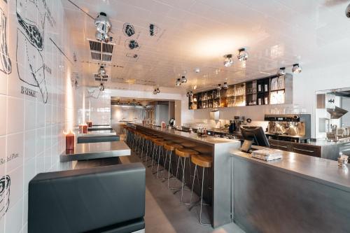 Sir Savigny Hotel - image 6