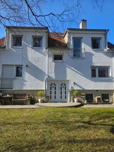 2 Zimmer-Einliegerwohnung am Flughafen Schönefeld in Berlin, Deutschland