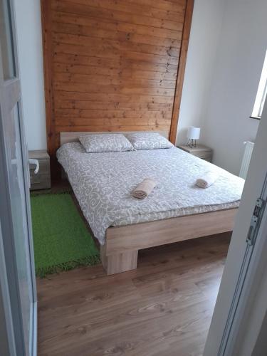 One-Bedroom Apartment with Balcony