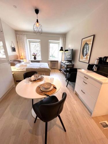 Quiet renovated studio- tram to the center in Meilahti