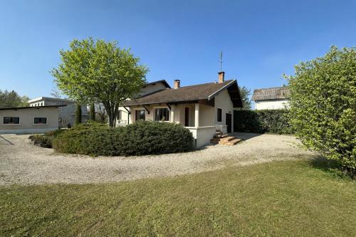 Chez La Mamie in Saint-Jean-de-Niost (Rhone-Alpes)