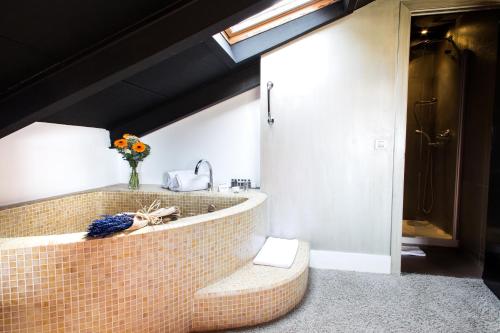 Hotel Cardamomo Siguenza - 화장실