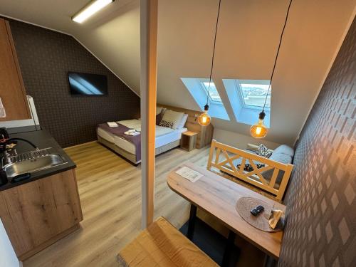 2 twin beds, 1 sofa bed