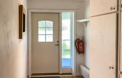Haus auf einer Anhöhe, ruhig, Flussnähe, Glasreich (Haus auf einer Anhohe, ruhig, Flussnahe, Glasreich) in Hohult