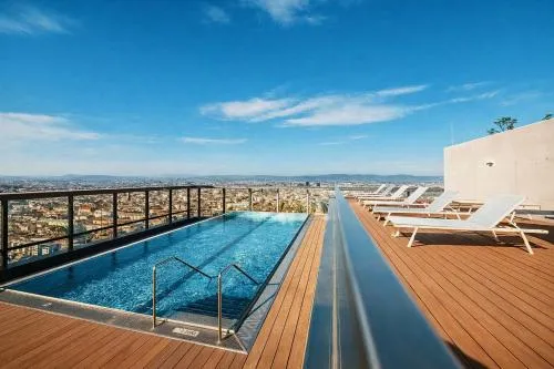 KAISER LODGE with Balcony & Rooftop Pool Access in Wien, Österreich