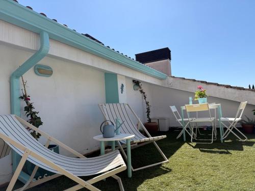 Smart Penthouse with Terrace 10min Walk to Beach