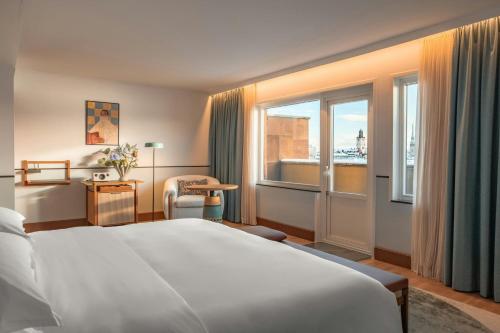 room detail thumbnail 1